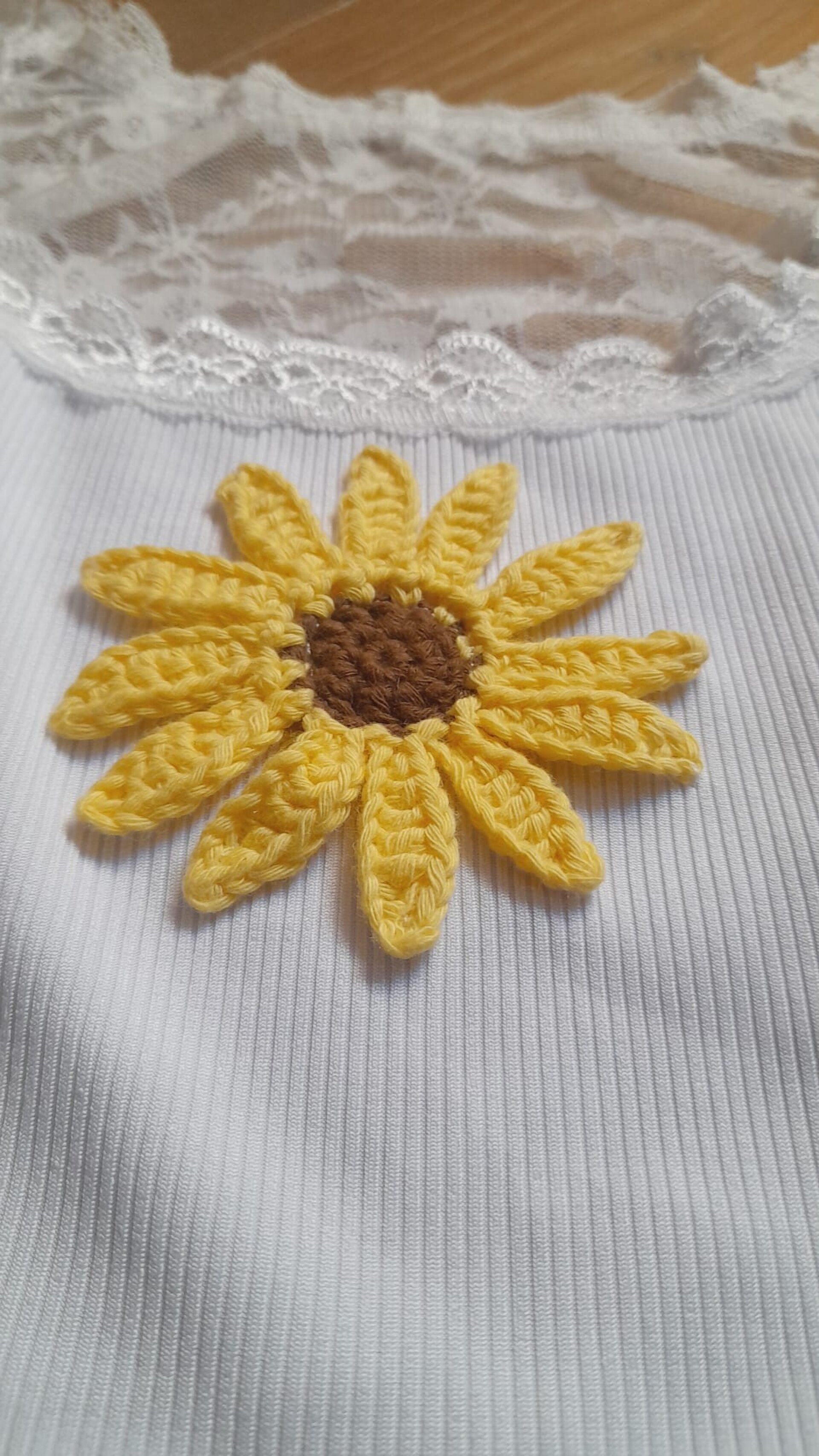camiseta tirantes acanalada con encaje en el borde, crochet hecho a mano - 3